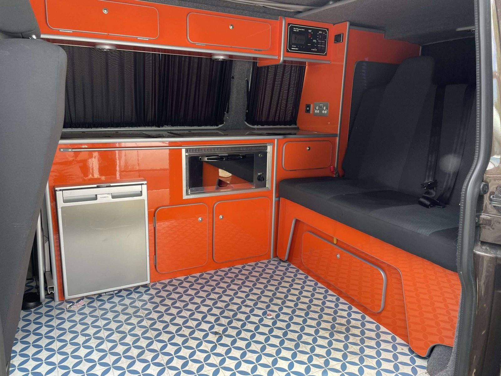 breaking van - Image 6